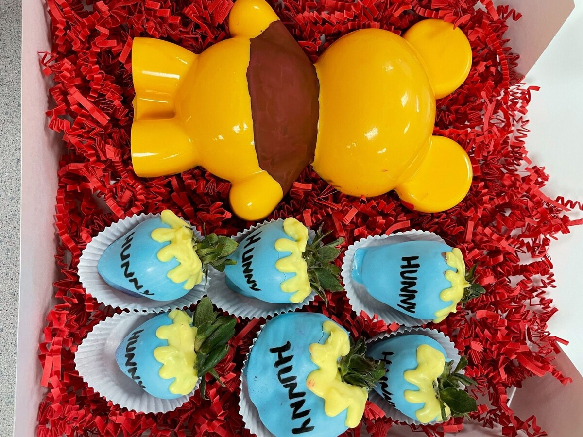 Breakable Pooh and Honey Pots at Candyland Crafts Raritan Neighbors